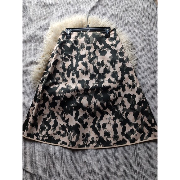 H&M Women’s Olive Green/Beige Abstract Camo Flared A-Line Skirt Sz 2 High Waist - Picture 2 of 11